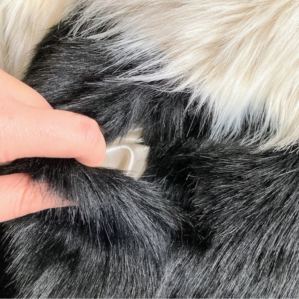 NWT Express Color Block Faux Fur White Black Coat Jacket Size XS TP - Picture 11 of 13